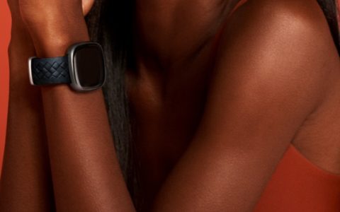 Fitbit Versa 4 con GPS integrato a un prezzo SPECIALE su Amazon