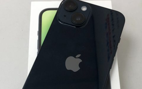 iPhone 14 5G (128GB, Mezzanotte): eBay te lo svende NUOVO a prezzo dell'USATO
