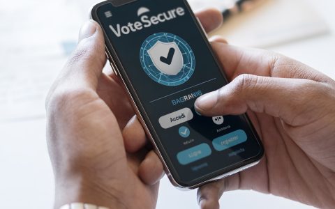 Elezioni online: Perché il voto tramite smartphone è ancora un'illusione