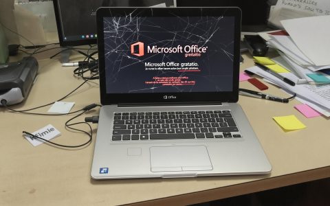 Microsoft offre Office gratuito su Windows con pubblicità e limitazioni