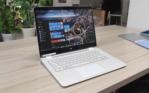 Il trucco geniale per salvare il tuo vecchio PC nel 2025: basta una chiavetta USB!