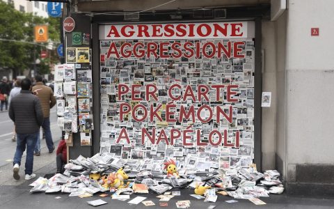 Aggressione per carte Pokémon a Napoli: l'edicola sotto attacco