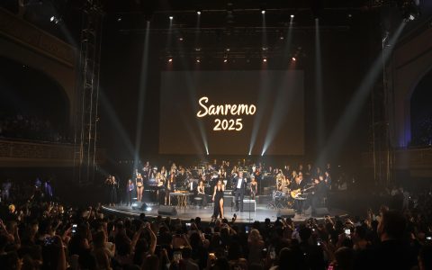 Sanremo 2025: come vedere la seconda serata in streaming