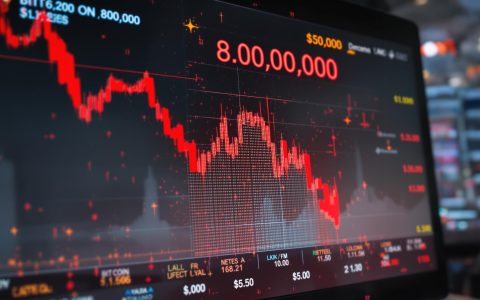 Bitcoin crolla sotto gli 80.000 dollari: le cause e gli impatti