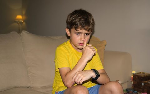 Bambino di 4 anni chiama 70 volte l'emergenza con lo smartwatch