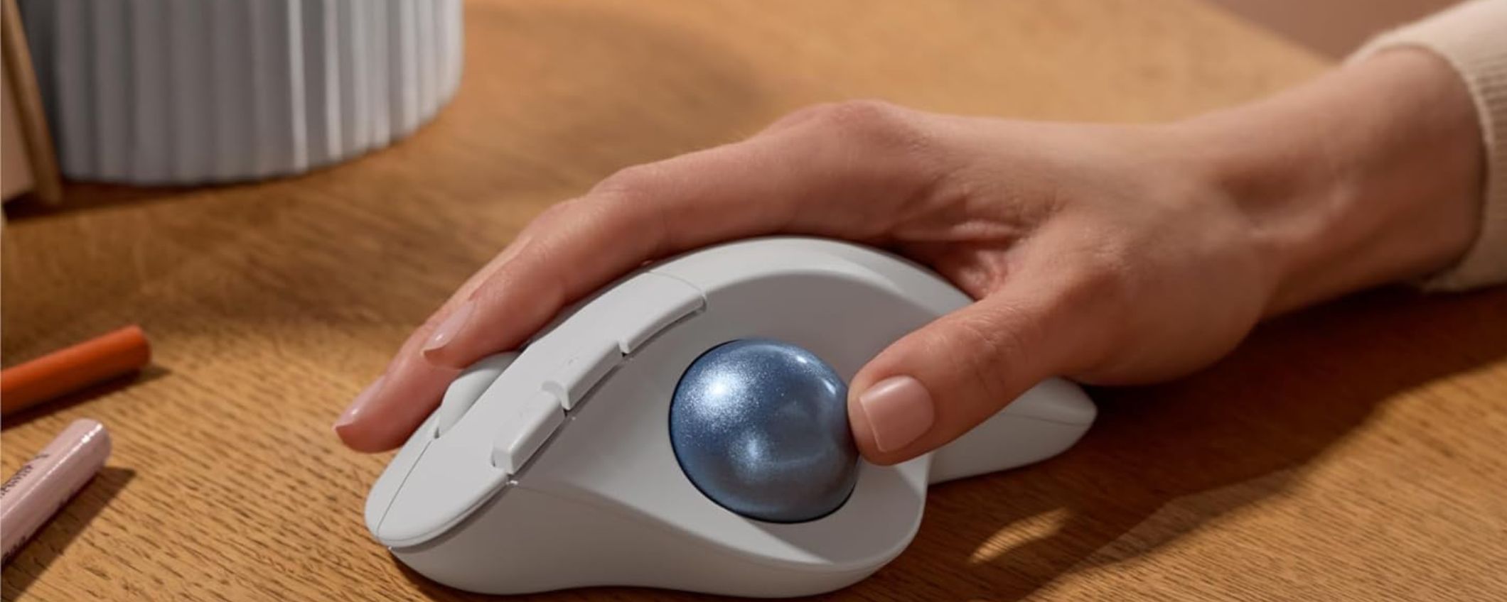 Logitech ERGO M575S: il miglior mouse tuttofare per i creativi Logitech ERGO M575S: il miglior mouse tuttofare per i creativi
