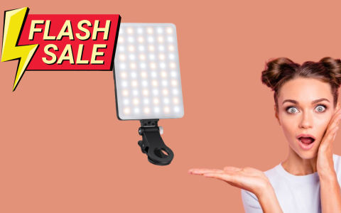 Luce selfie portatile con clip per smartphone a soli 29€: l'occasione è irripetibile
