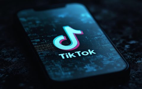 Non guardate questi video virali su TikTok: insegnano a scaricare virus