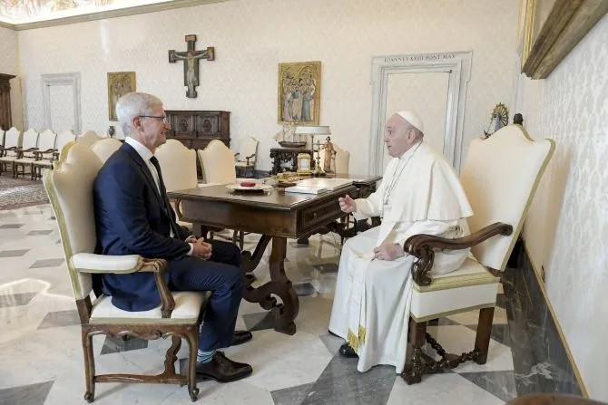 Tim Cook e Papa Francesco