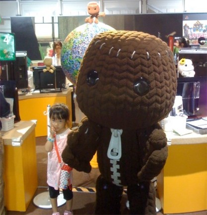 Un Sackboy gigante per spaventare i bamb... promuovere LittleBigPlanet