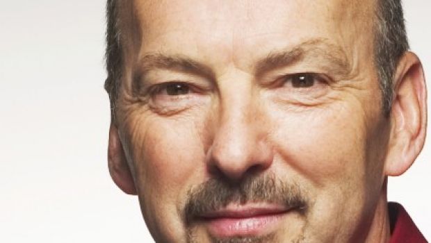 Peter Moore: Sony e Microsoft andranno ben oltre il Wiimote