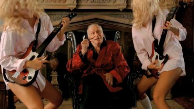 Guitar Hero 5: Hugh Hefner e le conigliette di Playboy per lo spot pubblicitario