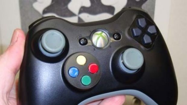 Controller Xbox 360 con tasti e croce direzionale invertiti