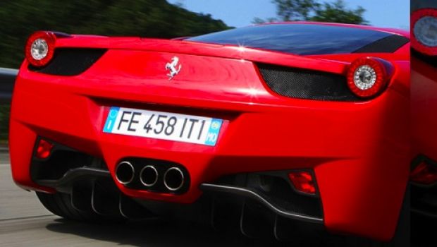 Gran Turismo 5: immagini comparative della Ferrari 458 Italia reale e digitale