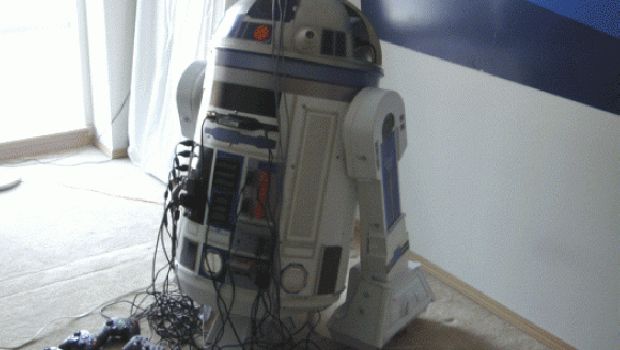 Un droide R2-D2 porta-console e multipiattaforma