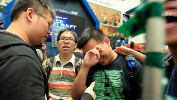 Singapore: fan in lacrime dopo aver comprato per primo StarCraft II