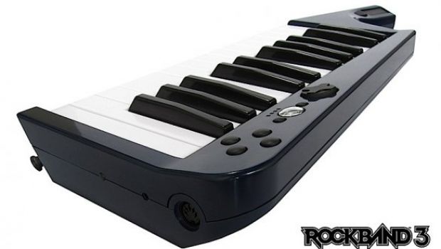 Rock Band 3: Amazon conferma l'uscita e il prezzo del bundle con la tastiera