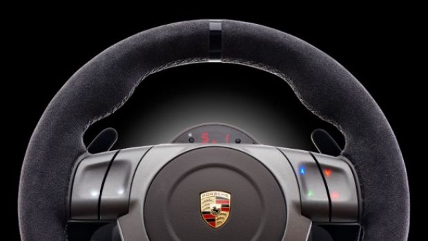 Fanatec presenta il nuovo volante Porsche 911 GT2  per PC, PS3 e X360