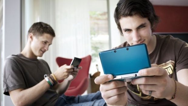 Nintendo 3DS: nel Regno Unito previste 200.000 unità vendute nel primo weekend