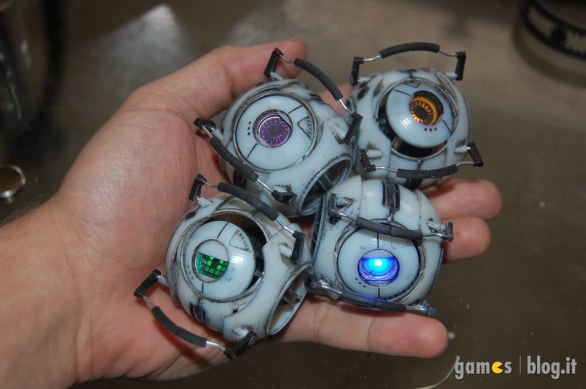Portal 2: mini-Sfere della Personalità giocattolo da un 