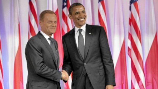 Il lato diplomatico dei videogiochi: il primo ministro della Polonia regala una copia di The Witcher 2 a Obama