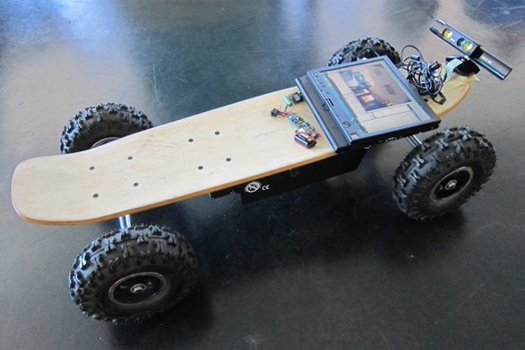 [CES 2012] Lo skateboard elettrico comandato via Kinect