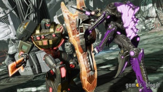 Transformers: Fall of Cybertron - Autobot e Decepticon si scontrano in foto
