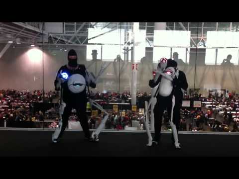 Portal 2 - robot cosplay