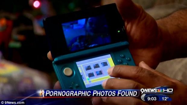 Compra un Nintendo 3DS ricondizionato da GameStop, ci trova immagini a luci rosse