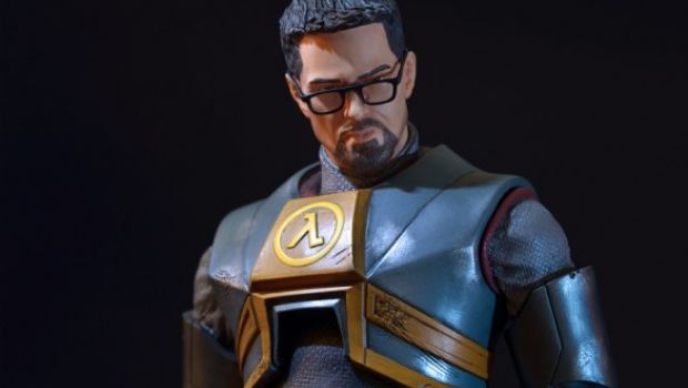 Una statuetta gigante di Gordon Freeman da 50cm per farci compagnia fino ad Half-Life 3