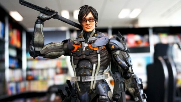 Square Enix regala a Hideo Kojima un'action figure con il suo volto