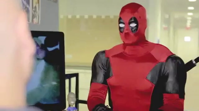 Deadpool si mostra in carne ed ossa e annuncia la presenza di Wolverine