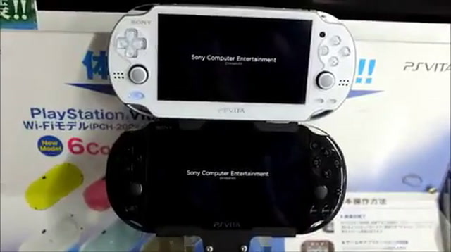 PS Vita 2000 Schermi LCD vs OLED delle due versioni della console