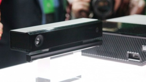 Xbox One, Microsoft difende il bundle con Kinect