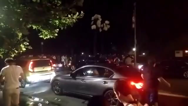 Pokemon Go, la folla a caccia di Vaporeon a Central Park